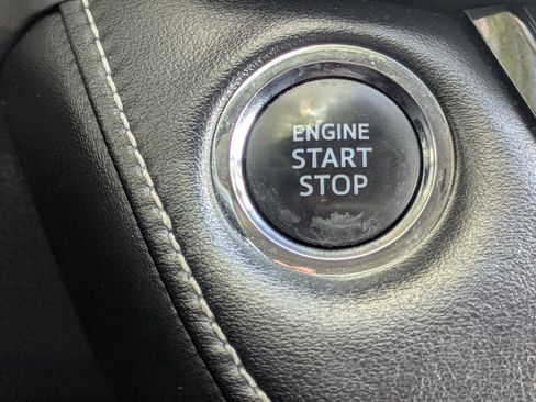 Used 2018 Toyota RAV4 XLE AWD/4WD image 26