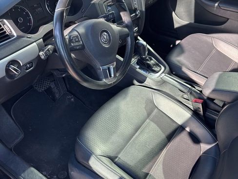 Used 2014 Volkswagen Jetta SE FWD image 11