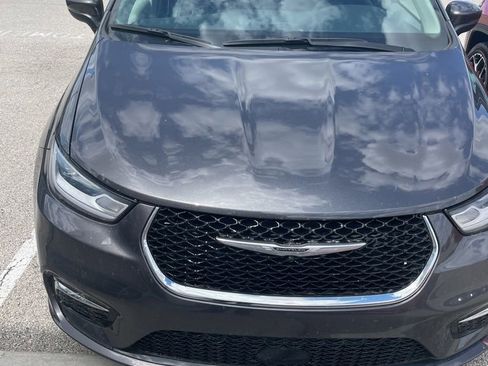 Used 2023 Chrysler Pacifica Touring-L AWD/4WD image 1