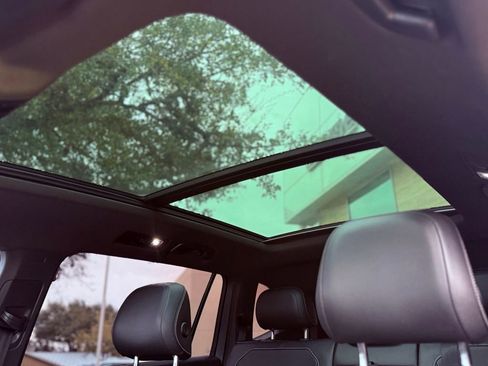 Used 2022 Volkswagen Tiguan SE R-Line image 27