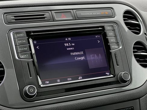 Used 2017 Volkswagen Tiguan Sport image 16