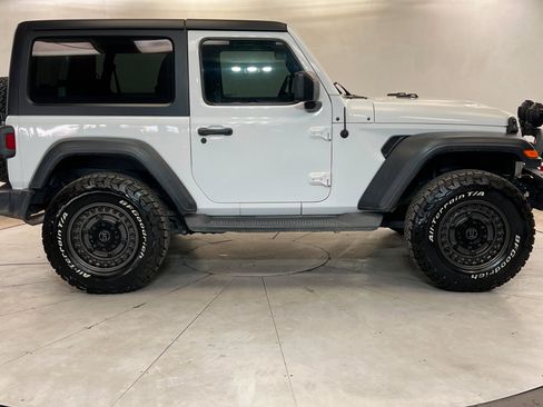 Used 2018 Jeep Wrangler Sport AWD/4WD image 6