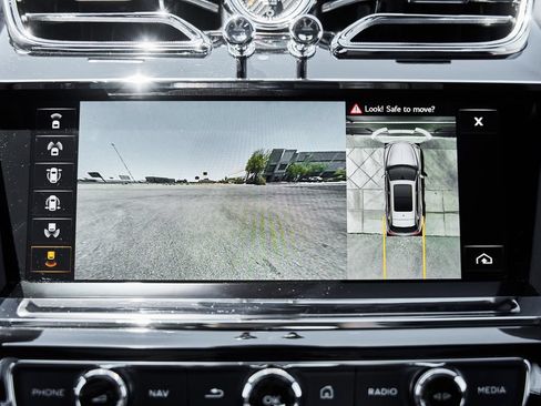 Used 2021 Bentley Bentayga AWD/4WD image 76