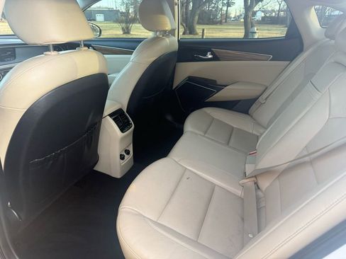 Used 2019 Kia Cadenza Premium image 10