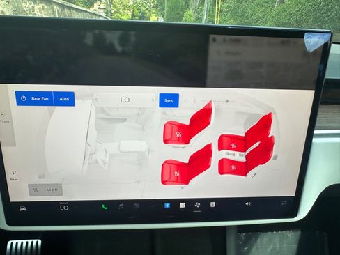 Used 2022 Tesla Model X image 26