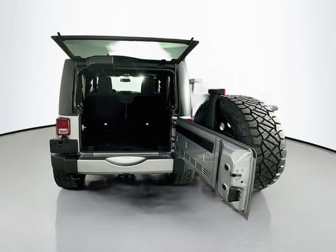 Used 2017 Jeep Wrangler Sahara w/ Connectivity Group AWD/4WD image 24