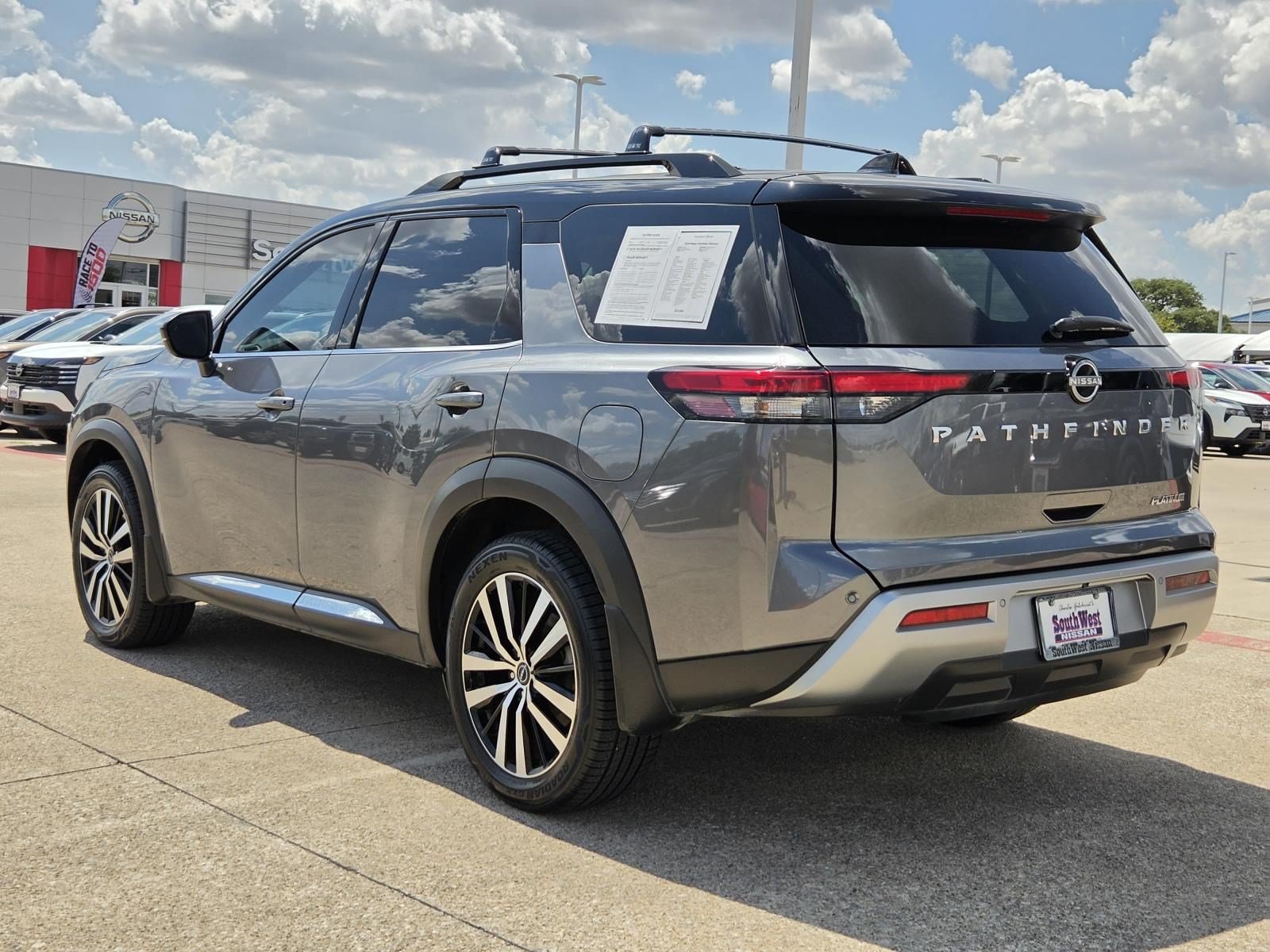 Used 2024 Nissan Pathfinder Platinum FWD image 7