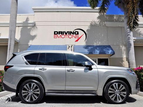 Used 2026 Lexus LX 700h Luxury AWD/4WD image 11