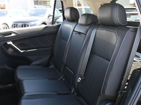 Used 2023 Volkswagen Tiguan SE image 17