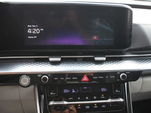 Used 2024 Kia Carnival SX Prestige FWD image 4