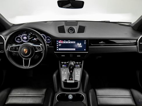 Used 2023 Porsche Cayenne image 30