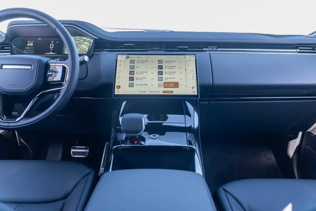 New 2025 Land Rover Range Rover Sport Dynamic SE AWD/4WD image 17