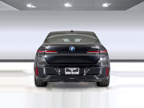 Used 2026 BMW i7 eDrive50 w/ M Sport Package RWD image 10