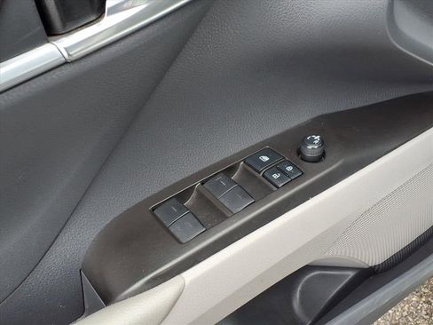 Certified 2022 Toyota Camry SE image 17