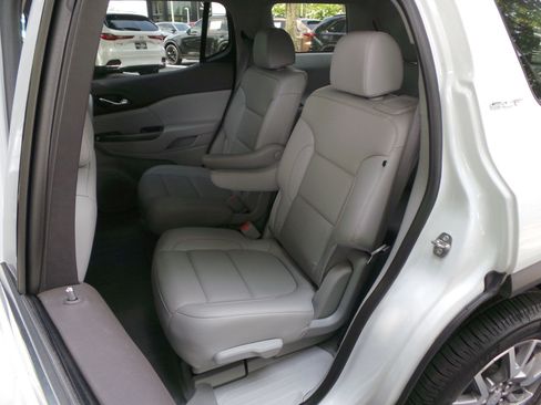 Used 2022 GMC Acadia SLT FWD image 9