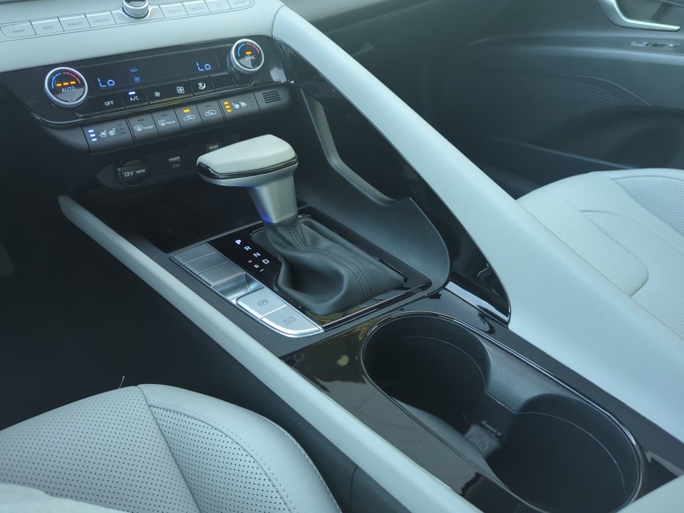 Used 2023 Hyundai Elantra Limited FWD image 33