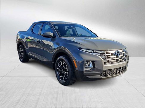 Used 2023 Hyundai Santa Cruz SE image 2