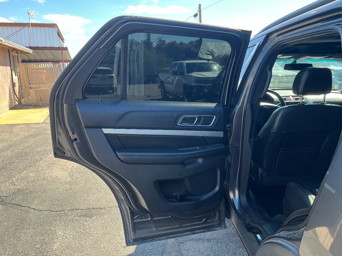 Used 2016 Ford Explorer XLT w/ Equipment Group 202A FWD image 15