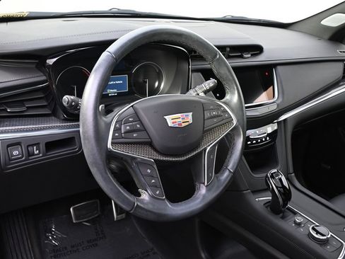 Certified 2024 Cadillac XT5 Sportv w/ LPO, Floor Liner Package AWD/4WD image 8