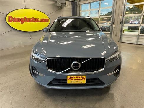 Used 2023 Volvo XC60 B5 Core image 8
