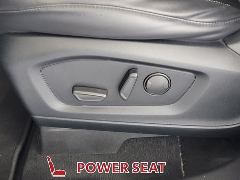 Used 2022 Ford Explorer XLT w/ Equipment Group 202A AWD/4WD image 16