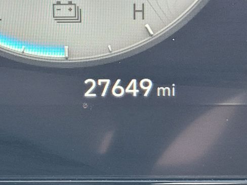 Used 2023 Hyundai Elantra Limited image 30