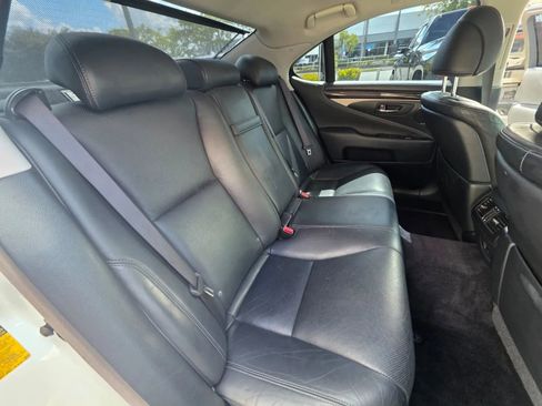 Used 2014 Lexus LS 460 w/ Comfort Package RWD image 17