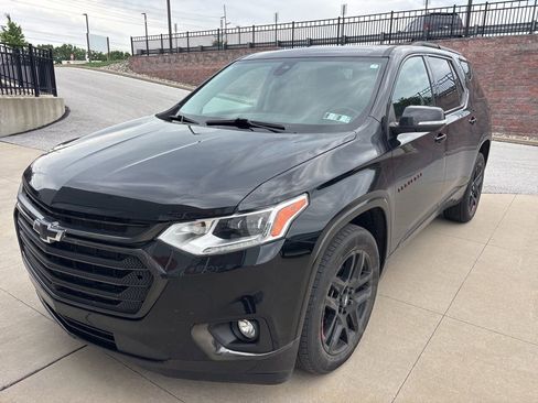 Used 2021 Chevrolet Traverse Premier w/ Redline Edition AWD/4WD image 2