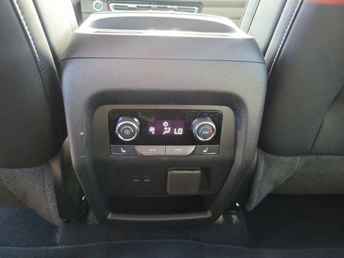 Used 2025 Chevrolet Traverse High Country FWD image 13