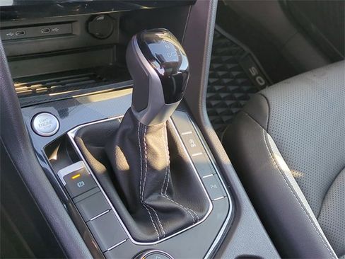 Used 2025 Volkswagen Taos SEL image 12