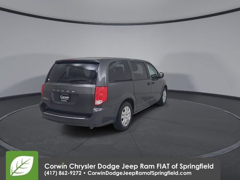 Used 2019 Dodge Grand Caravan SE FWD image 14