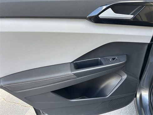 Used 2024 Volkswagen Taos S image 17