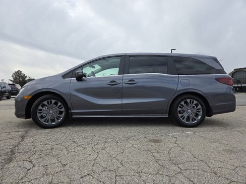 New 2026 Honda Odyssey Touring image 17