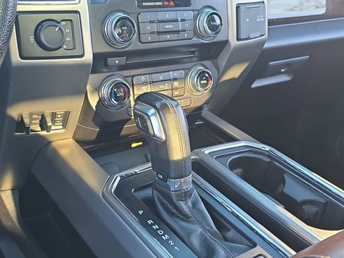 Used 2015 Ford F150 Platinum w/ Equipment Group 701A Luxury image 21