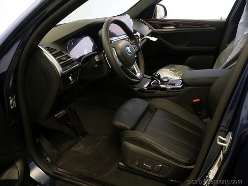 Used 2025 BMW X4 xDrive30i w/ Premium Package image 11