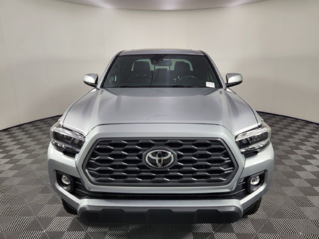 Used 2022 Toyota Tacoma TRD Off-Road w/ TRD Premium Off Road Package AWD/4WD image 8