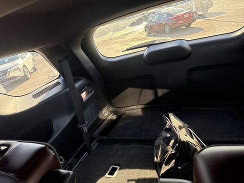 Used 2020 Ford Explorer Platinum w/ Premium Technology Package image 10