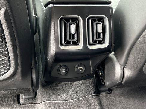 Used 2022 Kia Sorento EX w/ Panoramic Sunroof Package image 14