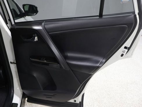 Used 2018 Toyota RAV4 SE w/ Power Extra Value Package image 19