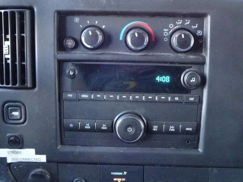 Used 2018 Chevrolet Express 2500 RWD 2500 135 w/ Driver Convenience Package image 16