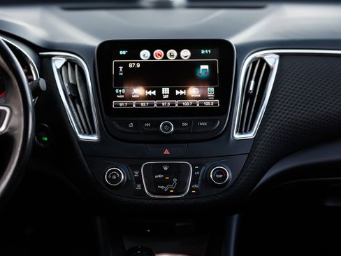 Used 2018 Chevrolet Malibu LT w/ Redline Edition image 38