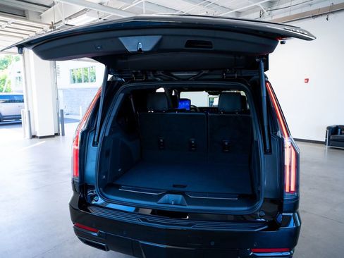 Used 2026 Cadillac Escalade ESV Platinum Sport w/ LPO, ONYX Package image 52