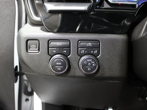 Used 2023 Chevrolet Silverado 1500 RST w/ Redline Edition AWD/4WD image 9