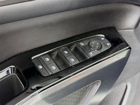 Used 2024 Nissan Pathfinder SL AWD/4WD image 19