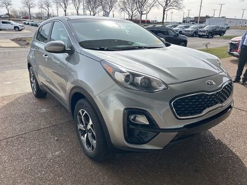 Used 2021 Kia Sportage LX image 3