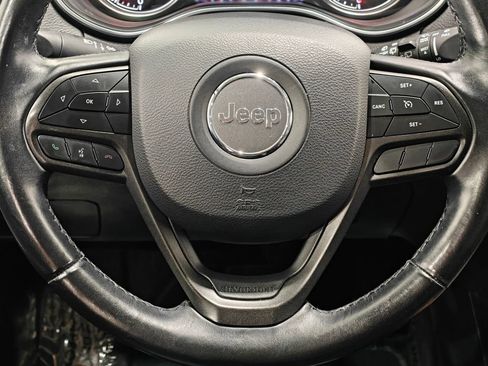Used 2019 Jeep Cherokee Trailhawk AWD/4WD image 5