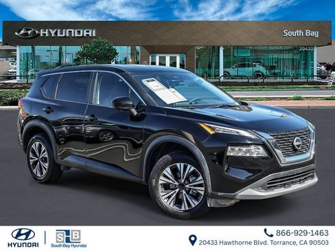 Used 2023 Nissan Rogue SV image 1