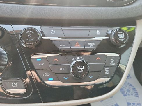 Used 2024 Chrysler Voyager LX FWD image 17