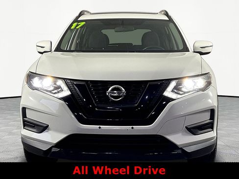 Used 2017 Nissan Rogue SV AWD/4WD image 2