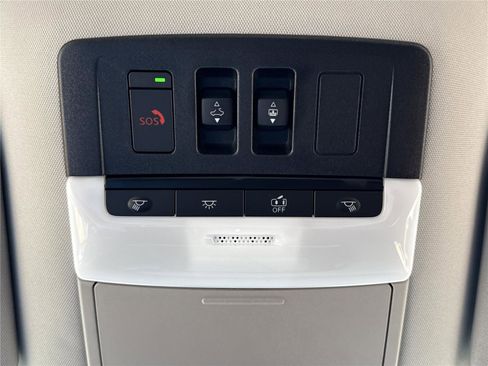 Used 2025 Nissan Pathfinder Platinum w/ Cargo Package FWD image 10